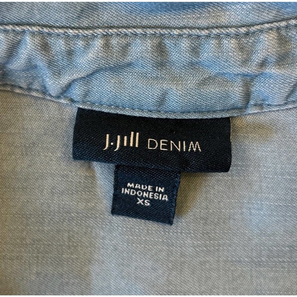 J. Jill Denim Women’s Size XS Chambray Dip Dye Button Up Shirt Abalone Buttons - Picture 5 of 7